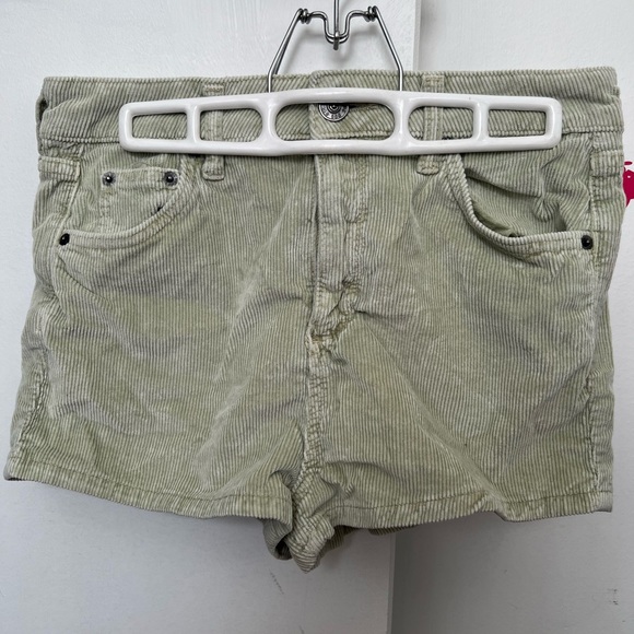BDG high waisted corduroy shorts in light green; Size US W 28 - Picture 1 of 4